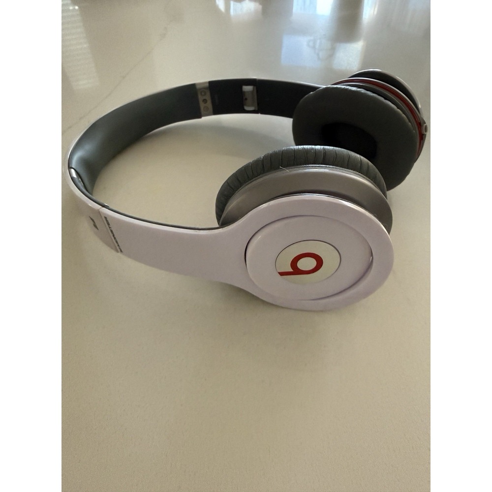 Beats by Dr. Dre Solo Over-ear Wired Headphones w/red Cord & Case